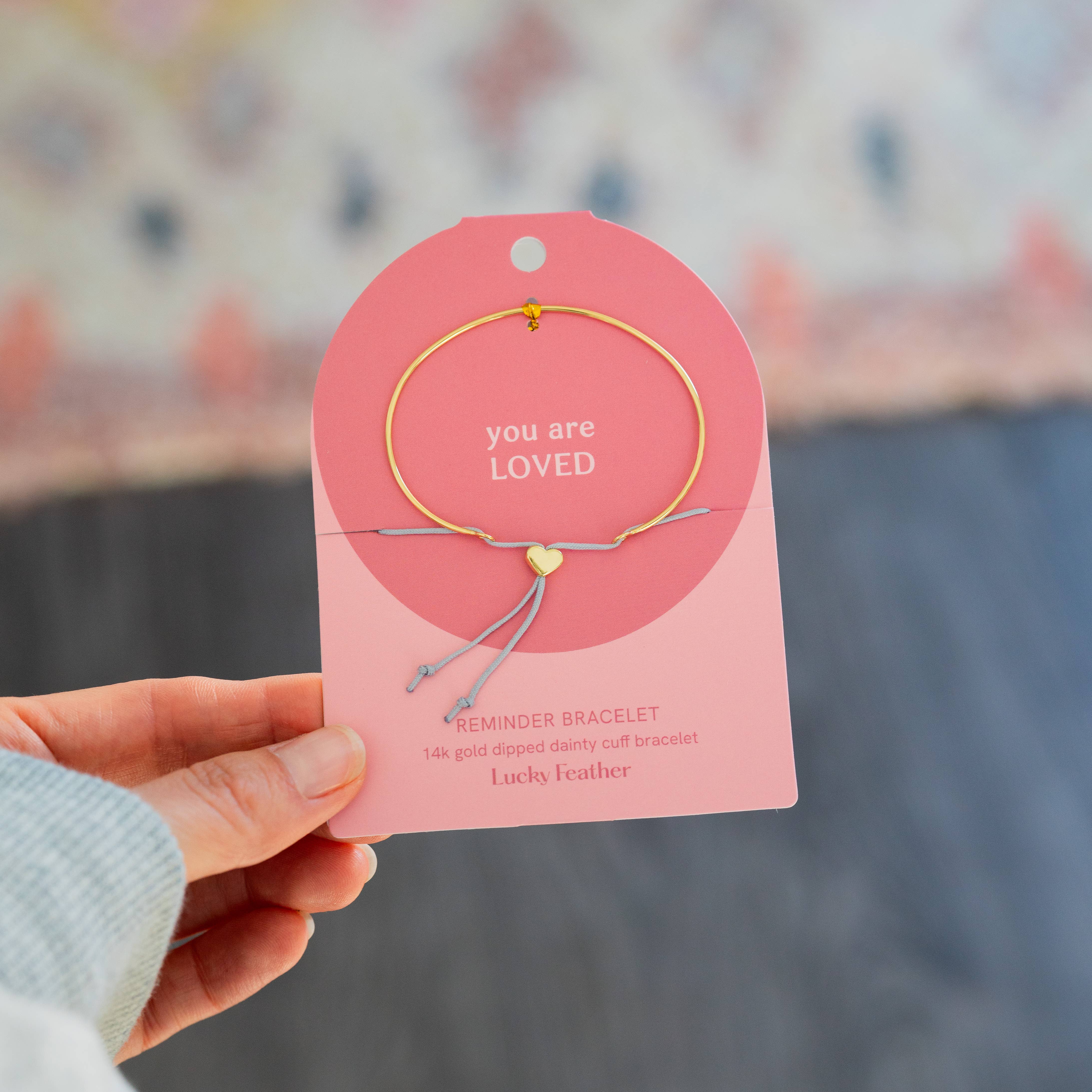 Lucky Feather – Engroshandel Armbånd med vedhæng – Reminder-armbåndssammensætning - 4 stk. af 8 forskellige designs - 32 stk. i alt (uden display)6