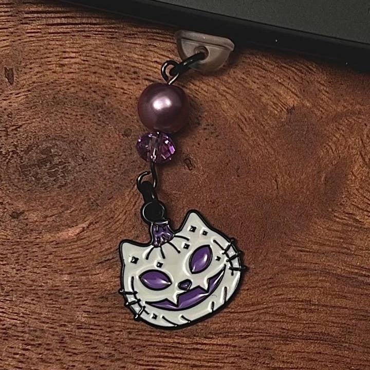 Bouchon anti-poussière Jack-O-Lantern pour appareils et liseuses pour la vente par Dagger and Rose