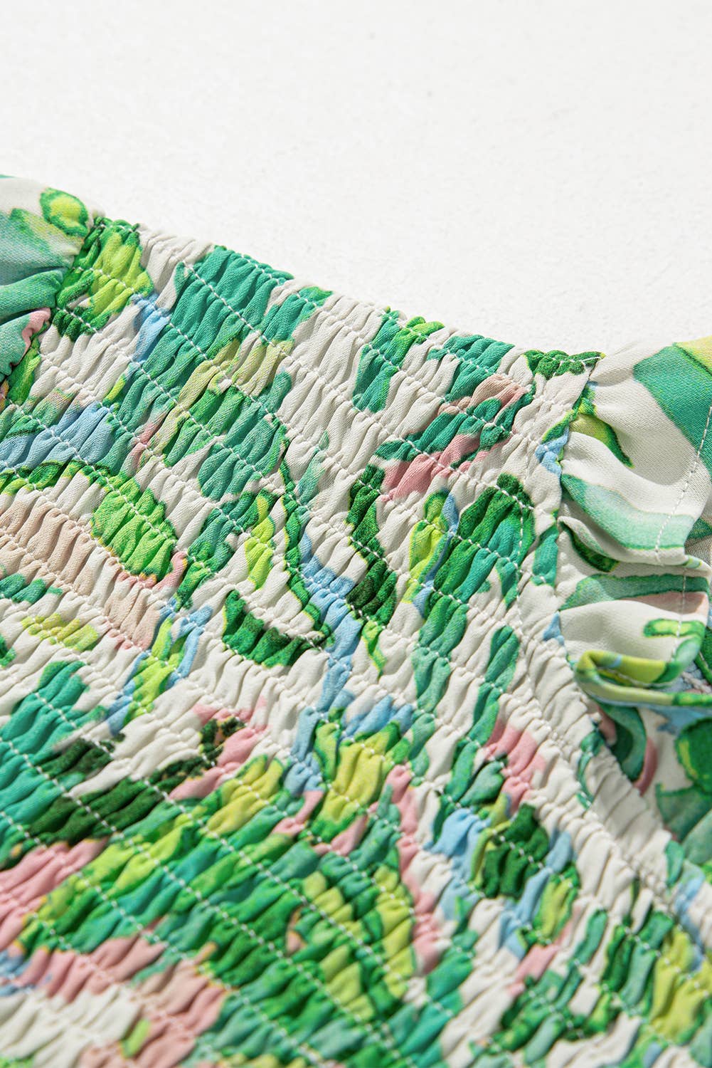 Vert Blouse froncée à col montant à manches volantées et imprimé feuillu en vente sur Faire7