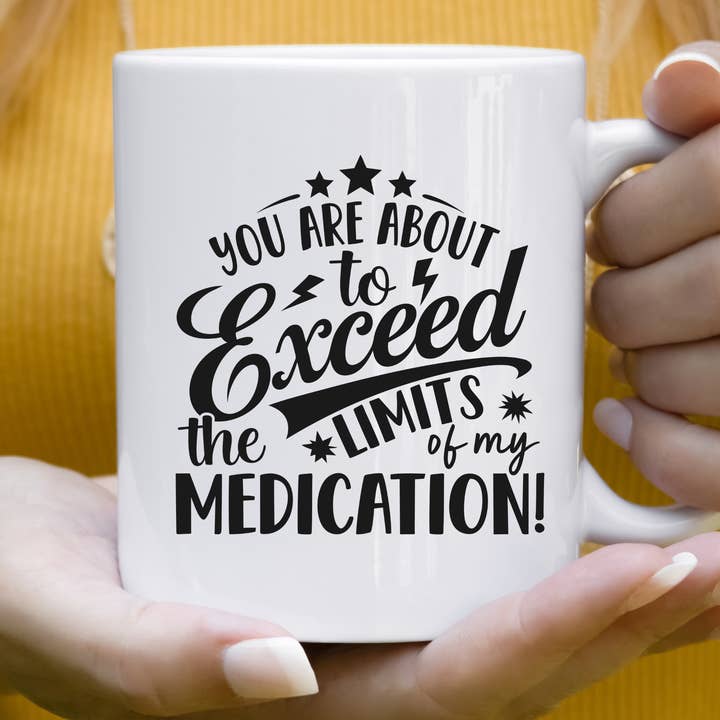 Stai per superare il limite del mio farmaco Tazza Divertente per la vendita all'ingrosso da parte di Hello Gorgeous Mugs