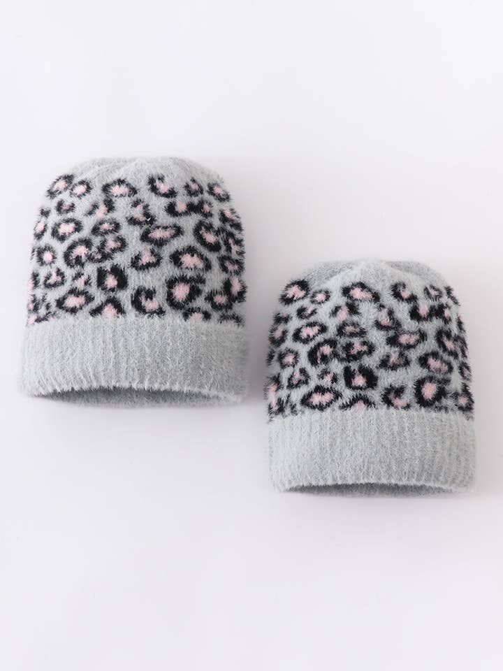 Grijze muts met luipaardprint voor peuter volwassene voor wholesale door Aspen Rain Boutique