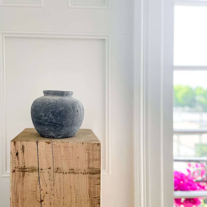 Hycroft Home Decor - Wholesale Vase - Elna Terracotta Vase – Rounded Charcoal Form1