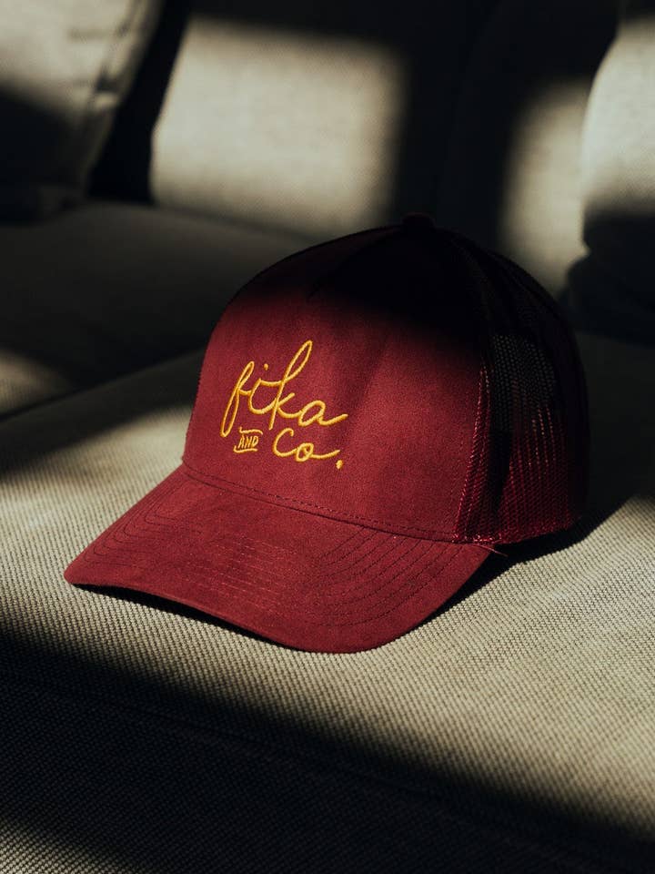 Cappello in camoscio Fikandco per la vendita all'ingrosso da parte di FIKANDCO