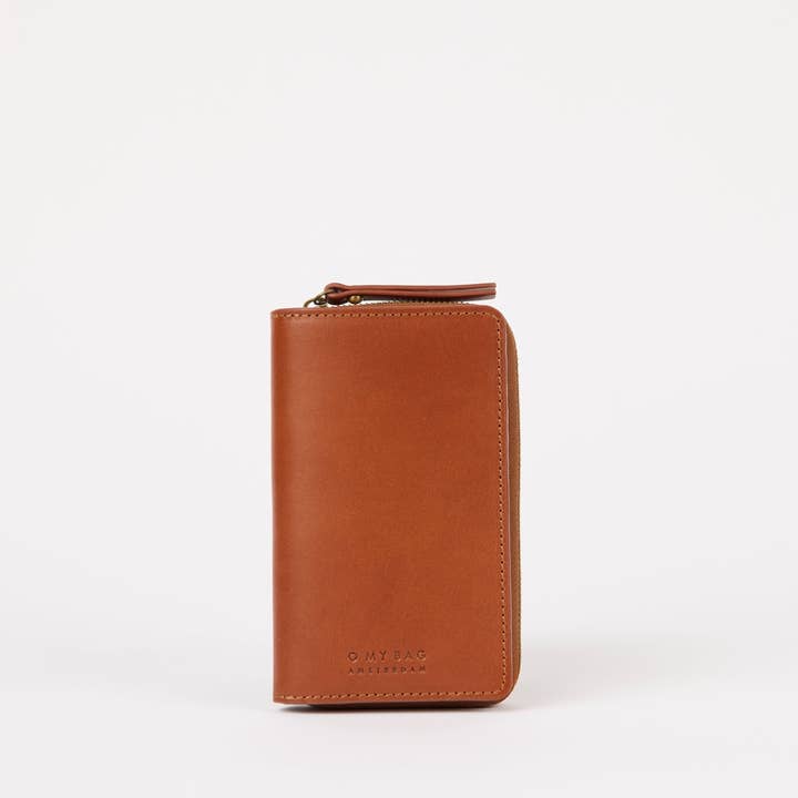 Jett Wallet - Cognac Classic Leather and other Purchase Wholesale combinaison jetable. Free Returns & Net 60 Terms on Faire trending on Faire.