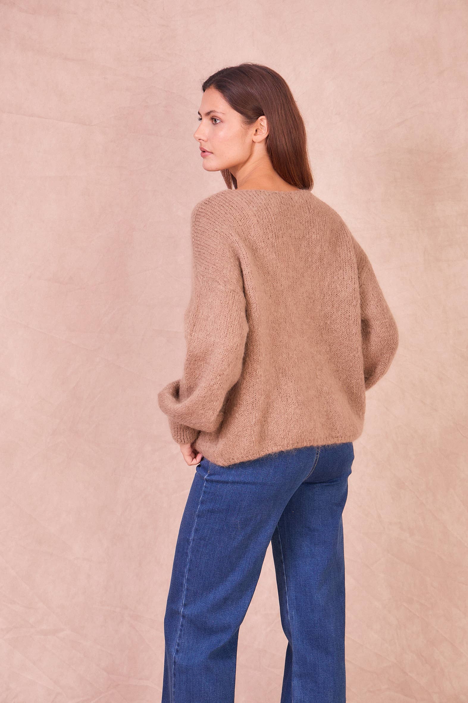 Calie Paris – wholesale Knitted jumper – Women′s – Oversized V-Neck Sweater16