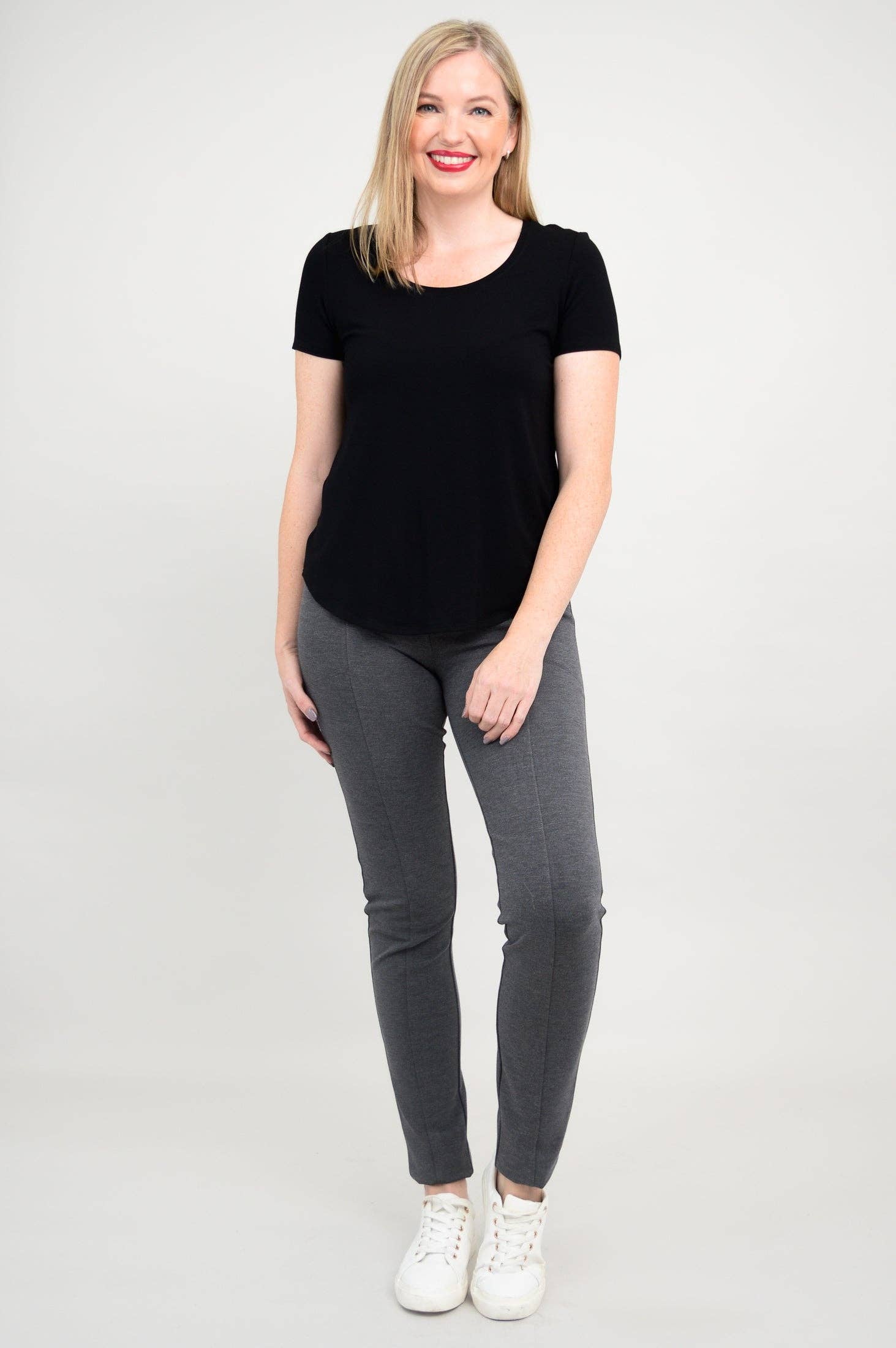 Blue Sky Clothing Co LLC - Venta al por mayor Camiseta - Mujer - Camiseta Tessa, Negra, Bambú1