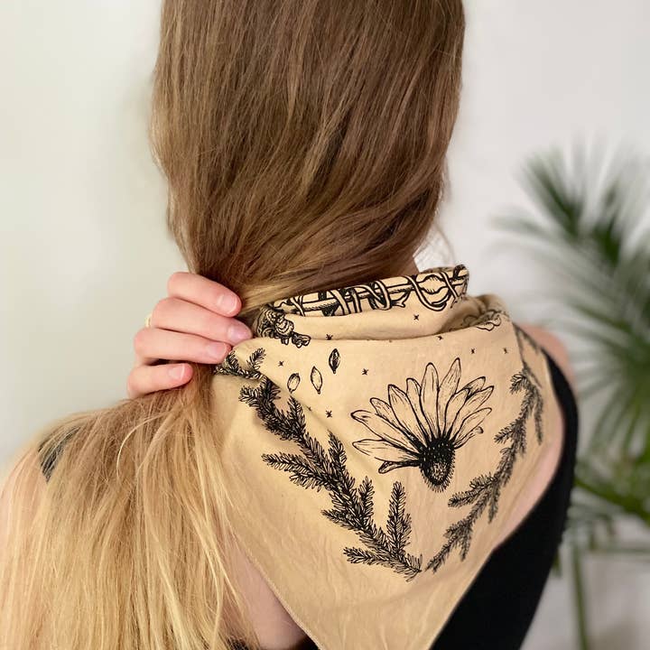 Wanderite – Großhandel Bandana – Unisex – Halstuch | Herbs of Protection | Tea-Dyed10