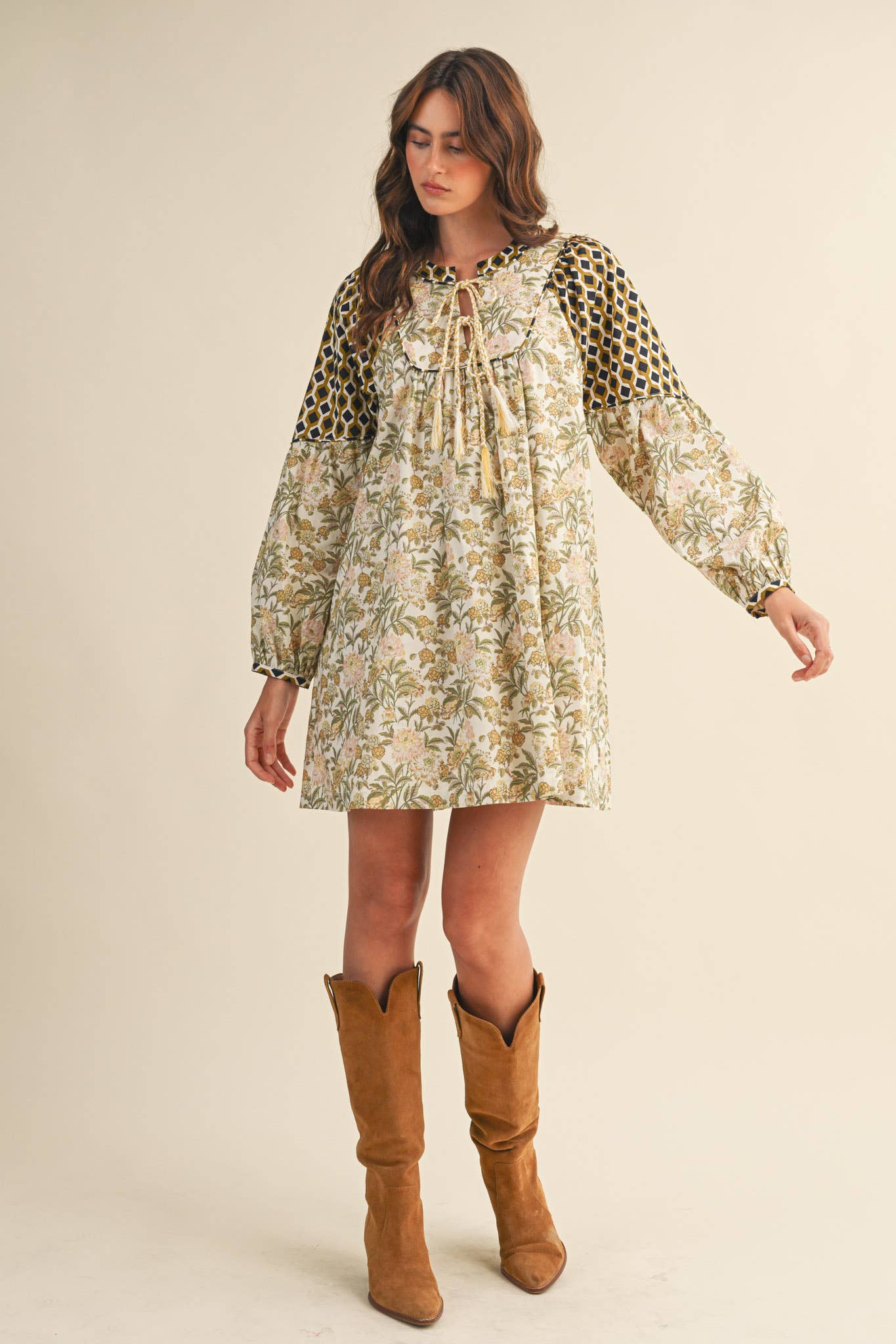 &MERCI - Wholesale Dress - Women's - FLORAL CONTRAST SLEEVE MINI DRESS MDR416922