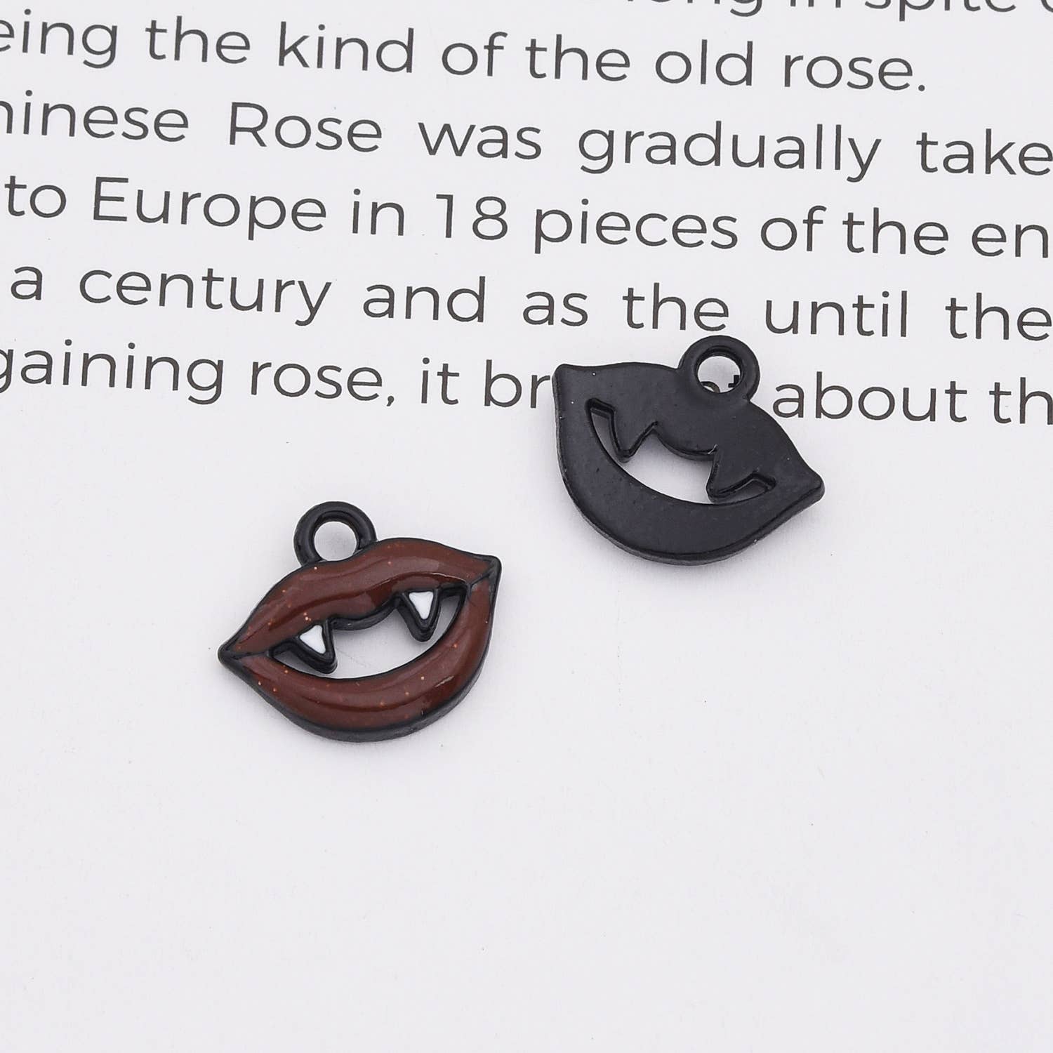 findings4uGem – wholesale Hänge-/berlockhalsband – Guldpläterad Emalj Halloween Fint Berlockhänge, CP215026