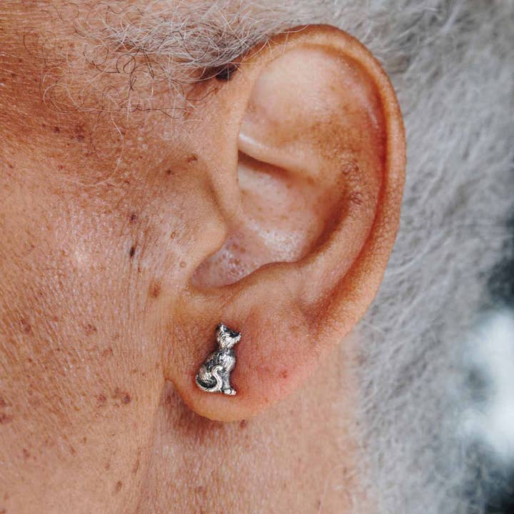 Nina Designs - Vendita all'ingrosso Orecchini a bottone - Orecchini a bottone in argento sterling 3D con gatto seduto 11x7 mm2