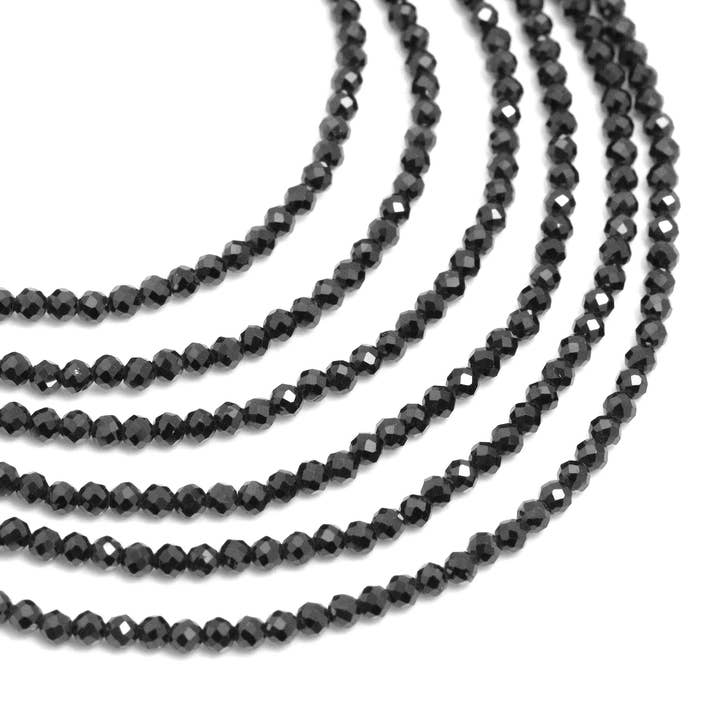 BestBeads&Beyond – Großhandel Perlen – Großhandels-Strang mit 2 mm natürlichen schwarzen Spinell-Rundperlen, mikro-facettierte Edelsteinperlen mit feinem Schliff, ca. 38 cm Strang, SKU#U501