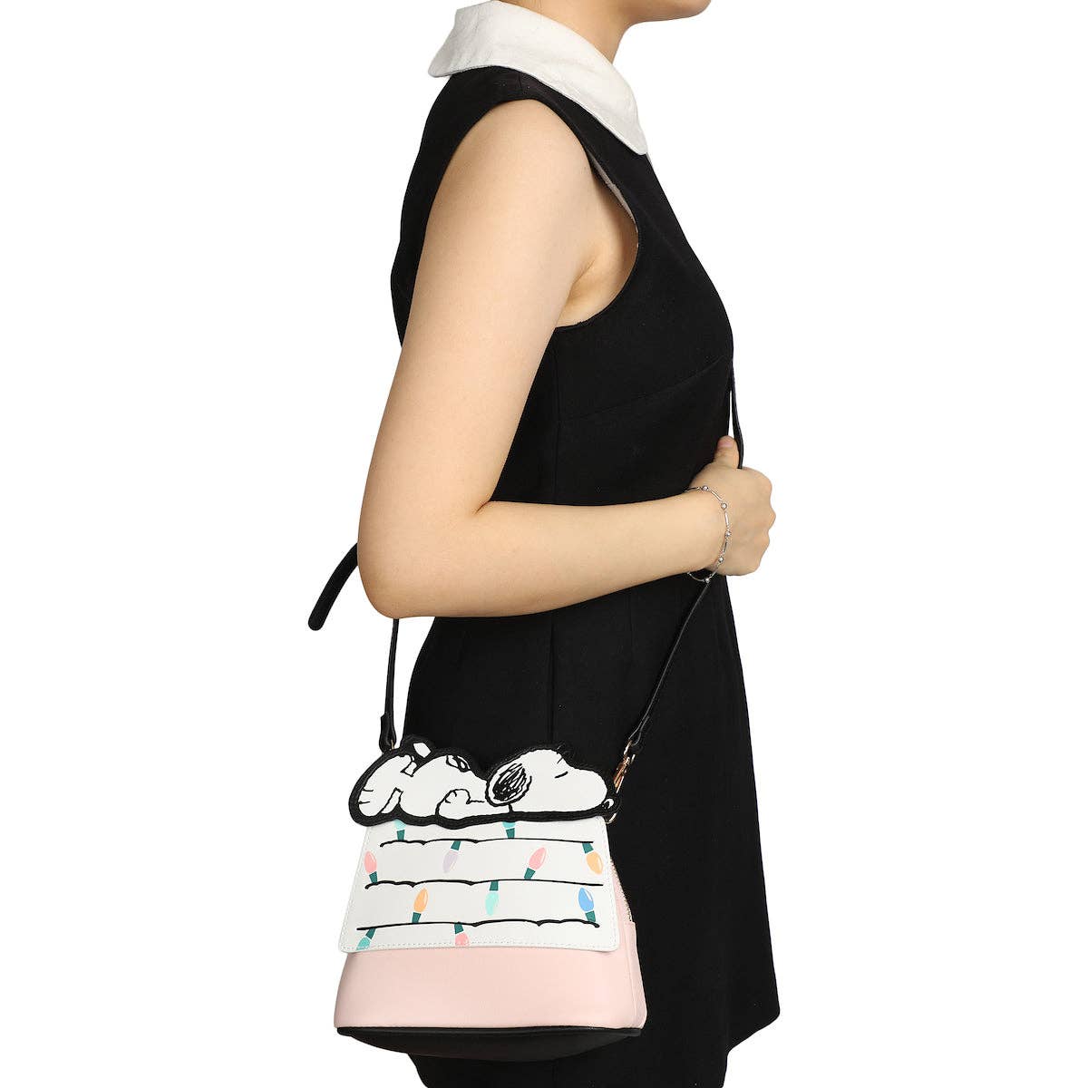 Bioworld Merchandising - Wholesale Crossbody Bag - Unisex - Peanuts 3D Snoopy Holiday Doghouse 3D Crossbody6