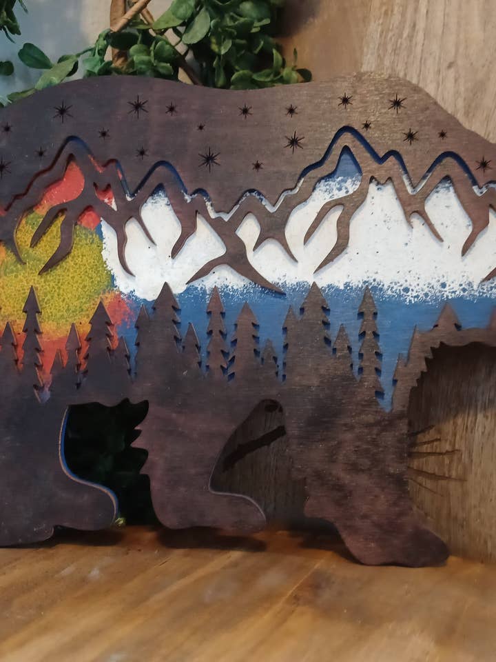 Arte de pared de oso de montaña hecho a mano en Colorado para venta al por mayor de The Mas Boutique