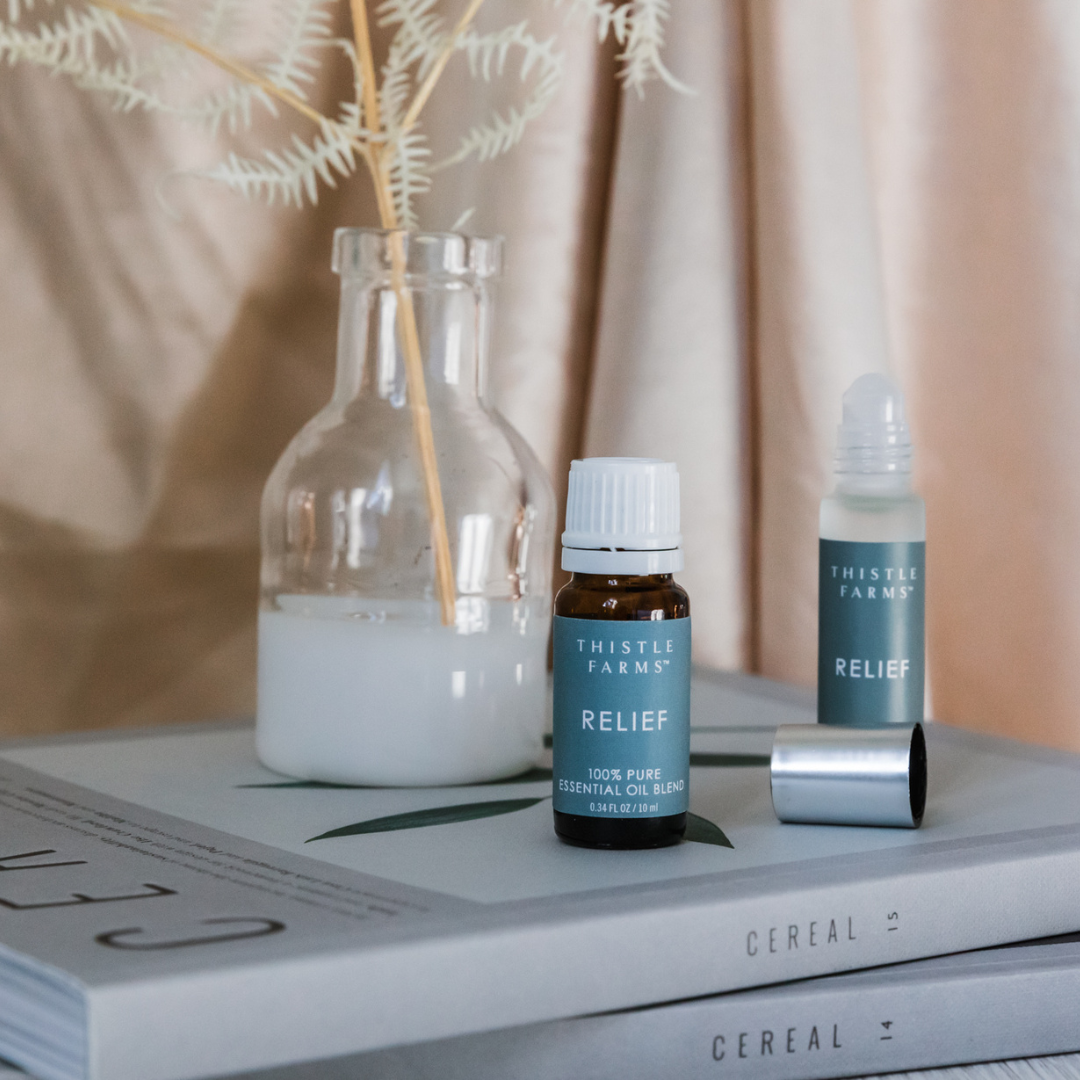 Thistle Farms - Vente Roll-on aux huiles essentielles - Huile essentielle Relief Roll On | Menthe poivrée et romarin1