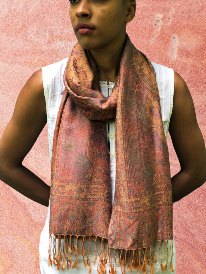 Jamawar Coral Modal Pashmina pour la vente par Rayz Intl