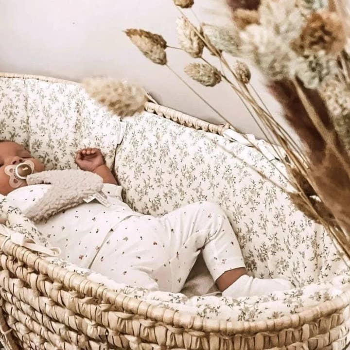 Les p'tites Merveilles de Bérénice - Wholesale Bassinet - Baby - “Louison” bassinet in ecru organic cotton double gauze with beige flowers1