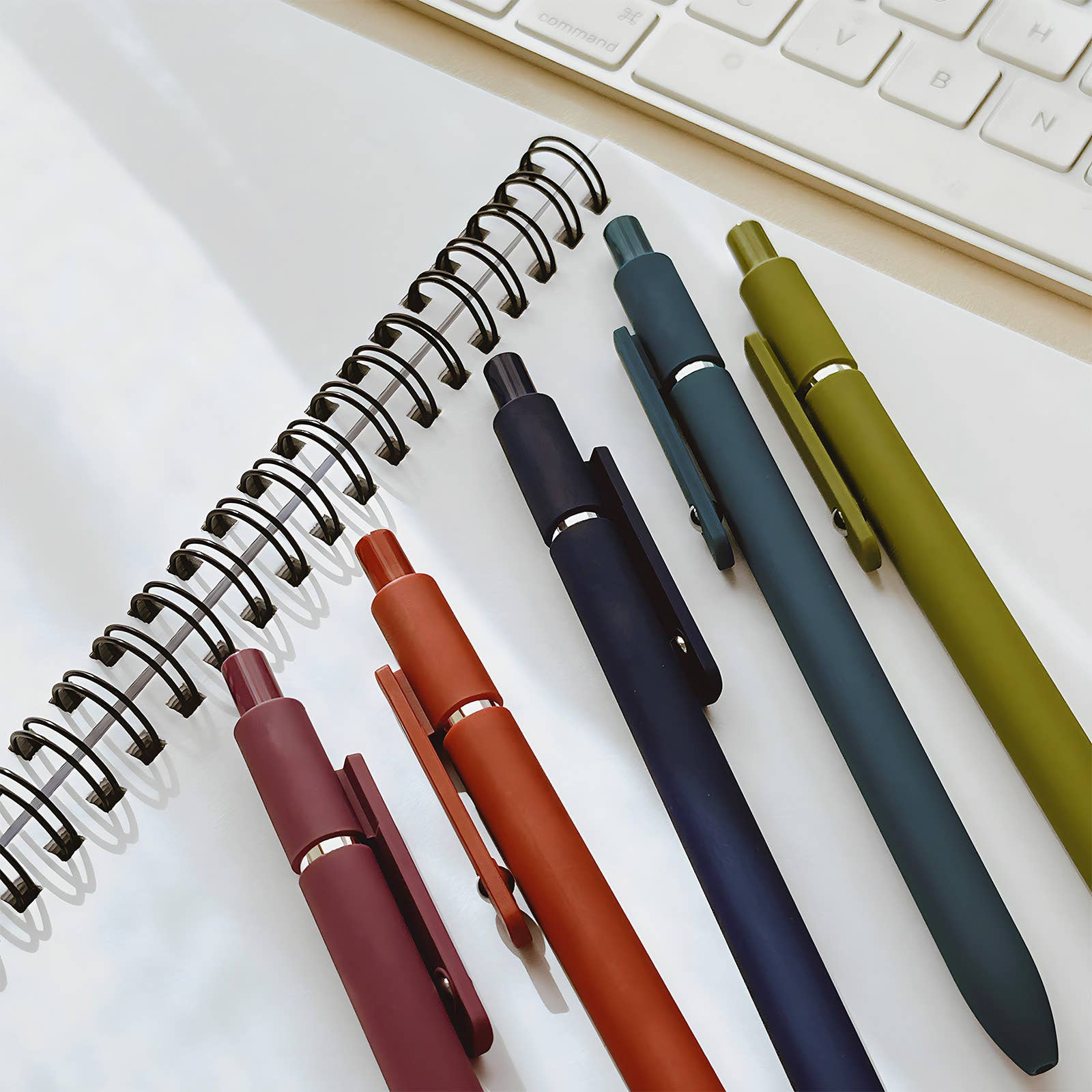 Wrapables.com - Wholesale Pen - Wrapables Smooth Retractable Black Ink Gel Pens 0.5mm, Set 516