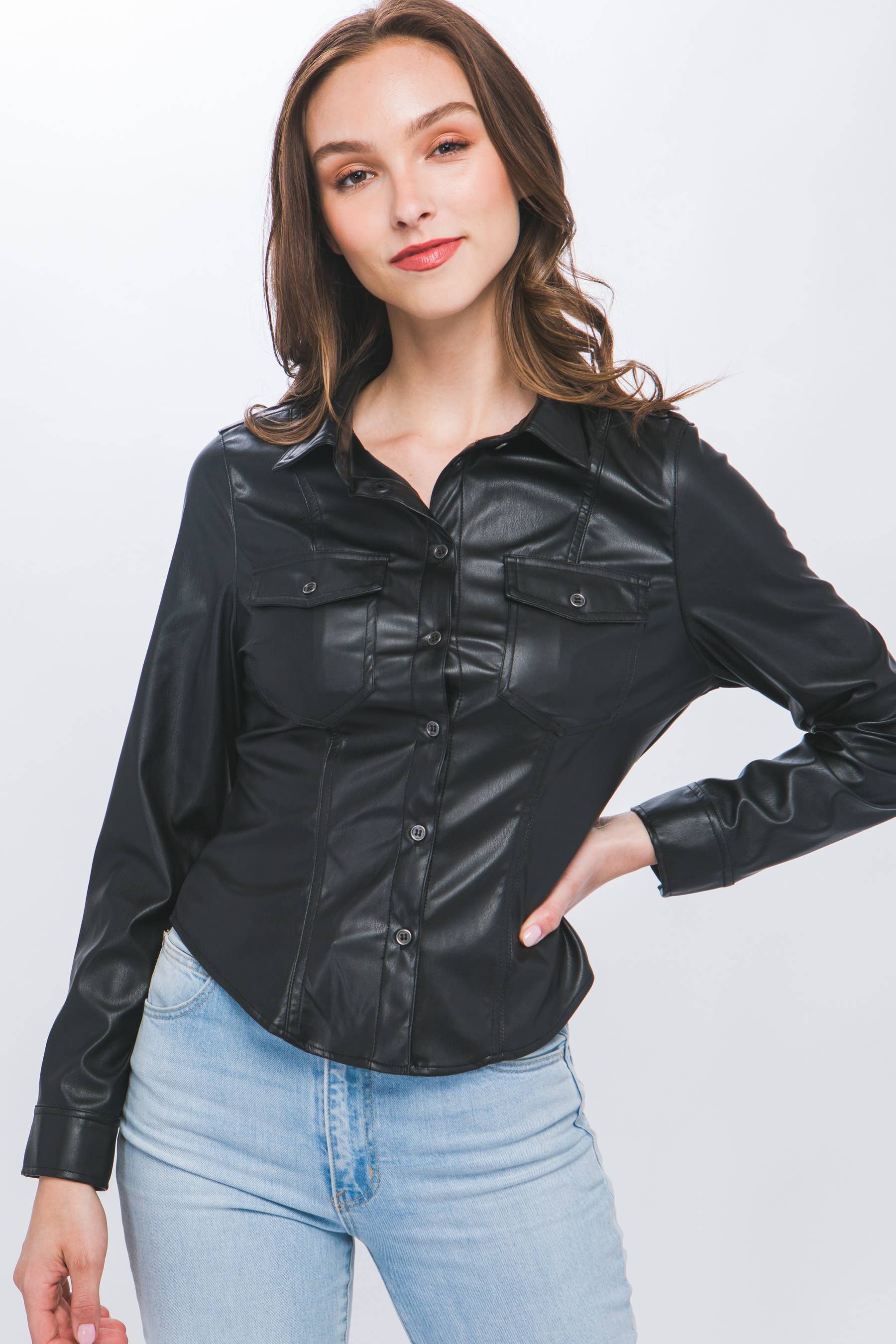 Pink Irene Wholesale – Camisa - Mulher por atacado – Camisa de couro sintético PU com fecho de botão de pressão11