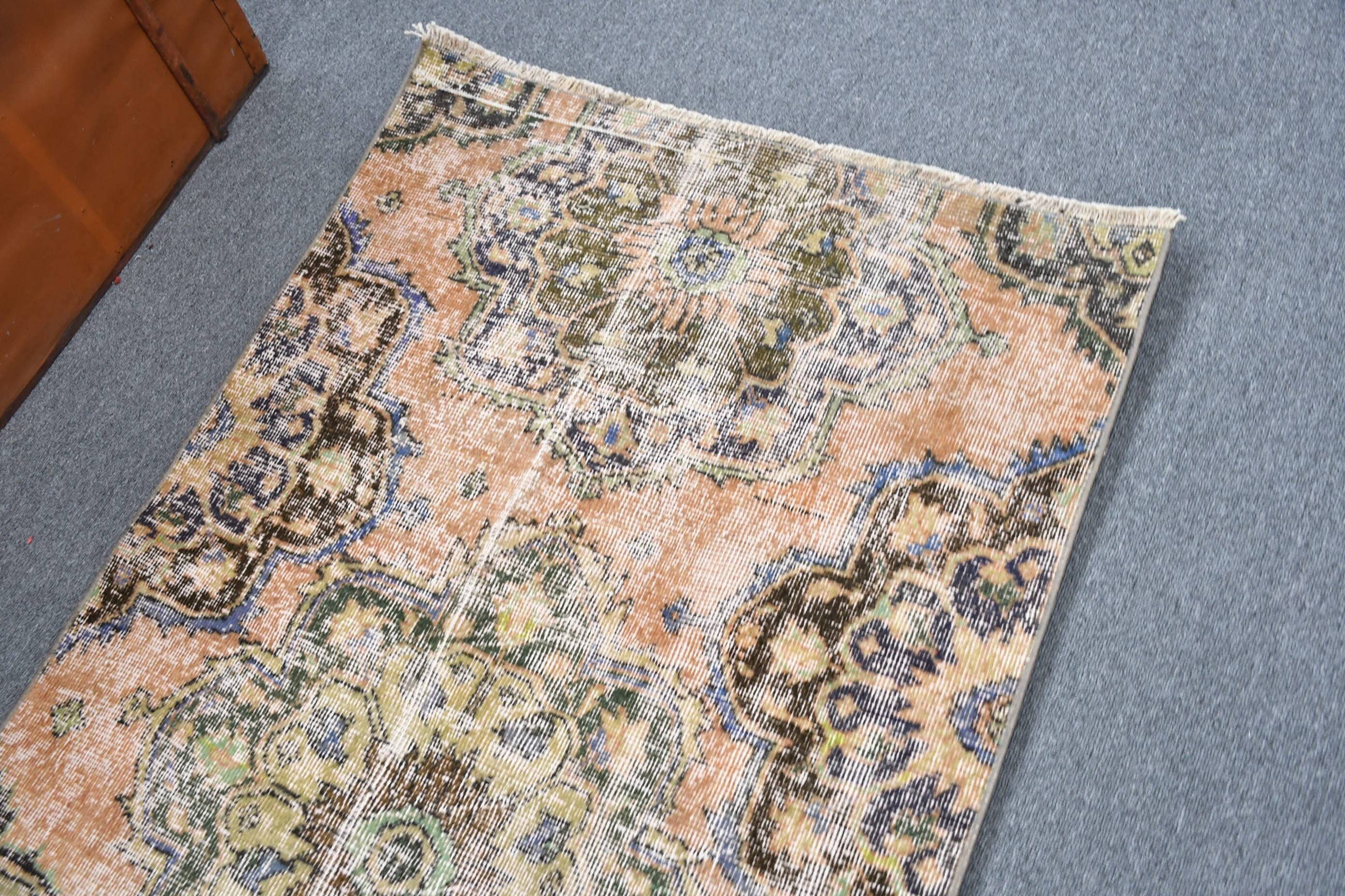 The Loom Wholesale – wholesale Rug pad – Vintage Beige & Green Wool Rug - Handmade Classic Design6