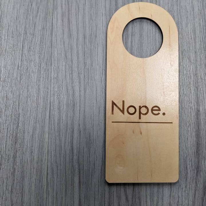 Chikai Shop - Vente Affichette de porte - Panneau de porte en bois « Do Not Disturb Yep Nope » avec 2 côtés9