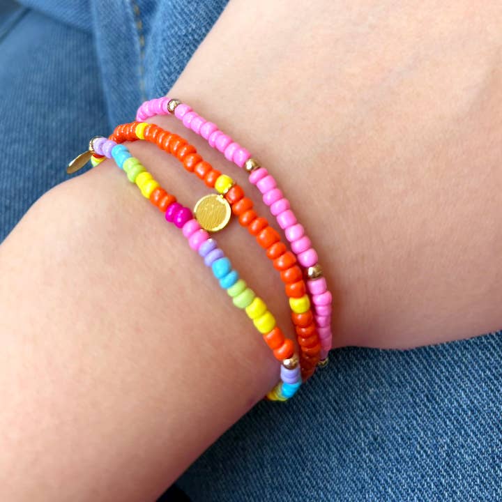 Girl Nation – Großhandel Perlenarmband – Kinder – Regenbogen Mini-Perlen-Turm | Kiste mit 54 Armbändern + Display2
