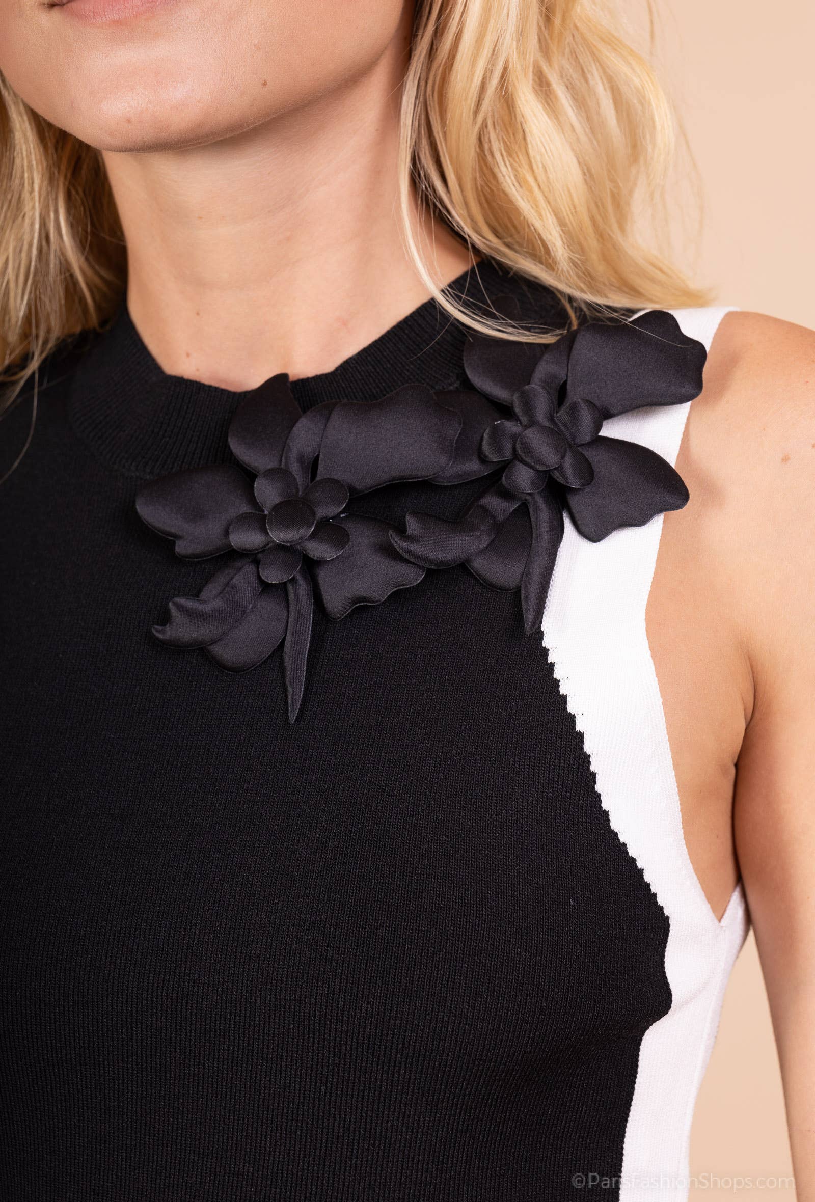 Sort Ribbet tofarvet tanktop med elastisk talje og dekorativ blomst for engroshandel på Faire1