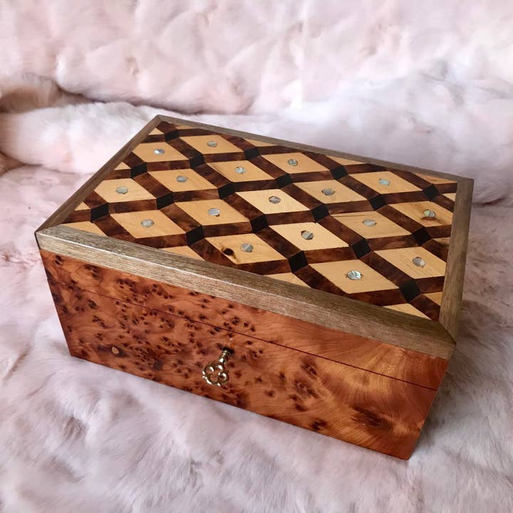 8"x5" Luxury wood box with key,inlaid with Mother of Pearl,lockable wooden jewellery Box,Couples gift,wedding Jewelry memory,decorative box for wholesale by AtlasPerles