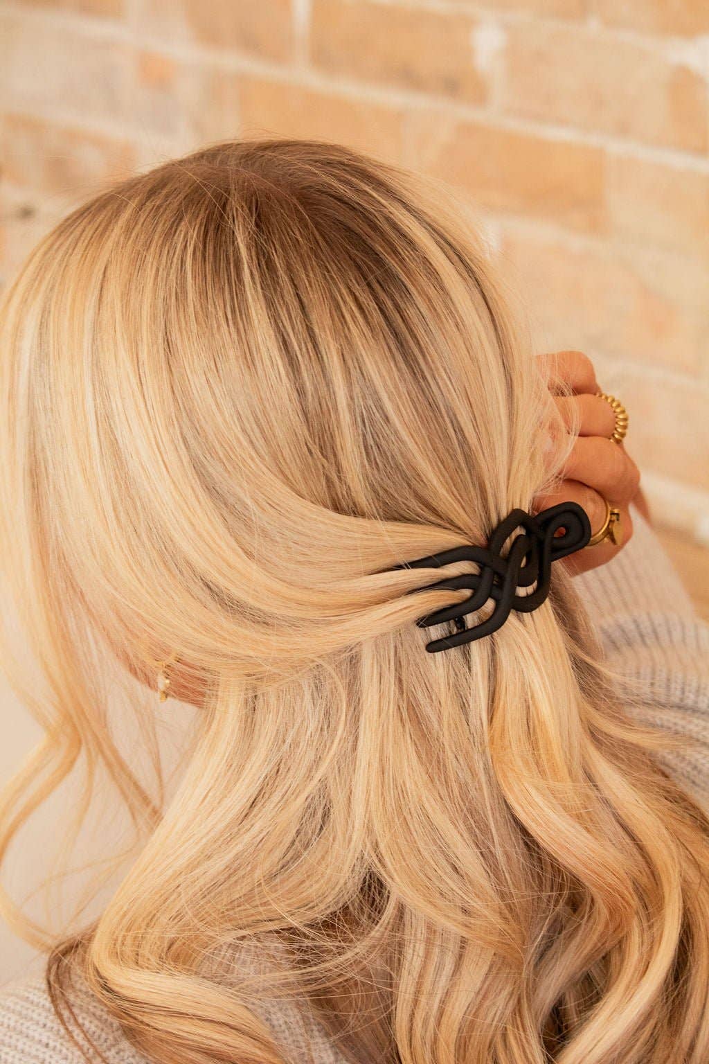 Shop Andi - Wholesale Hair Clip - Women's - Overlapping Flat Claw Clip7