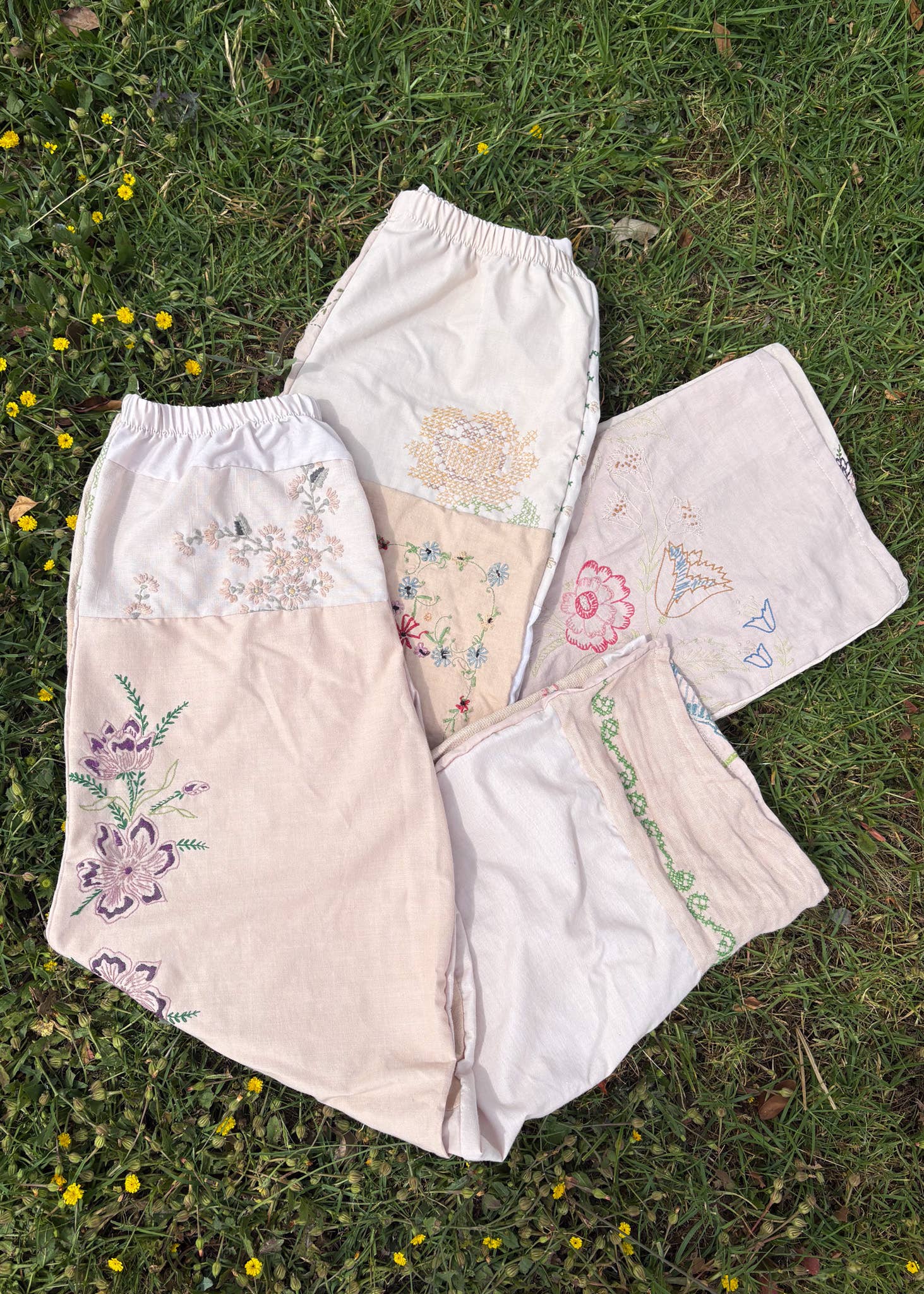 Classique Ensemble de Pantalons Brodés Assemblés en vente sur Faire3