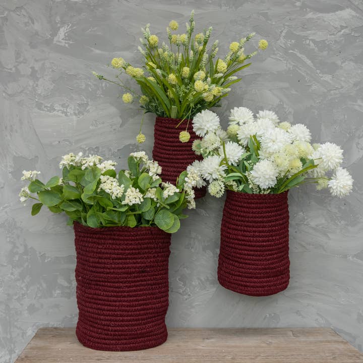 ENSEMBLE/3 PANIERS SUSPENDUS EN TISSAGE ROUGE pour la vente par Ragon House