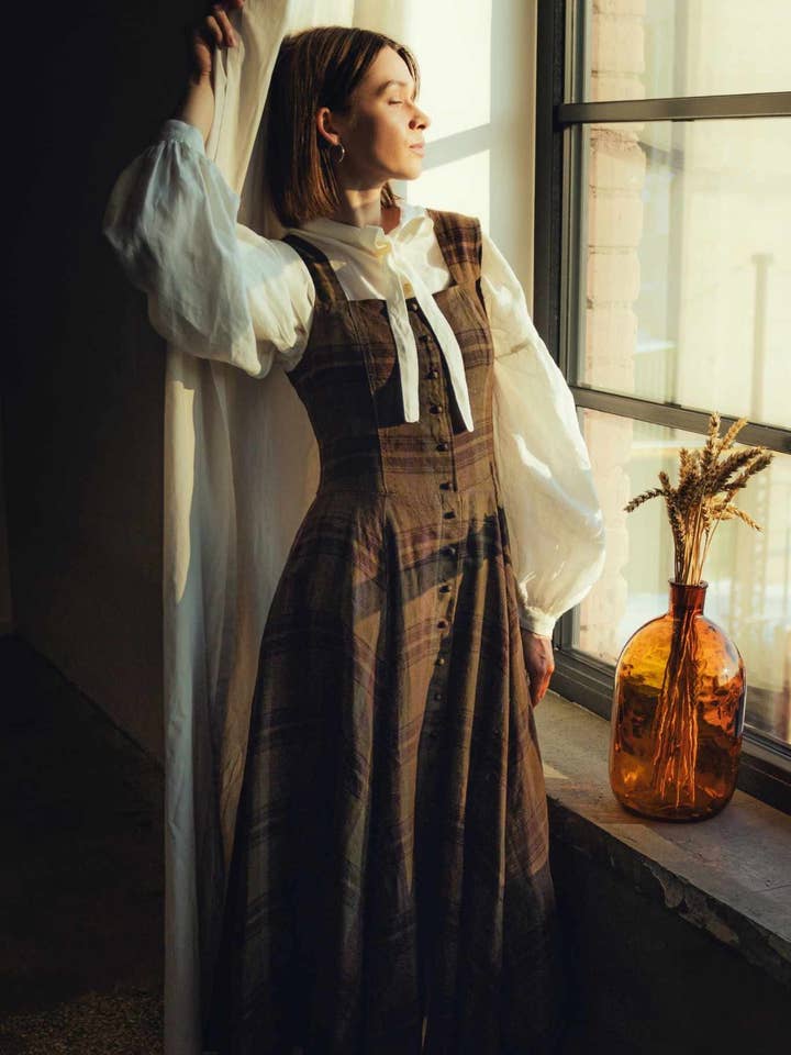 Underhill – Square-Neck Linen Midi Dress for wholesale by Son de Flor