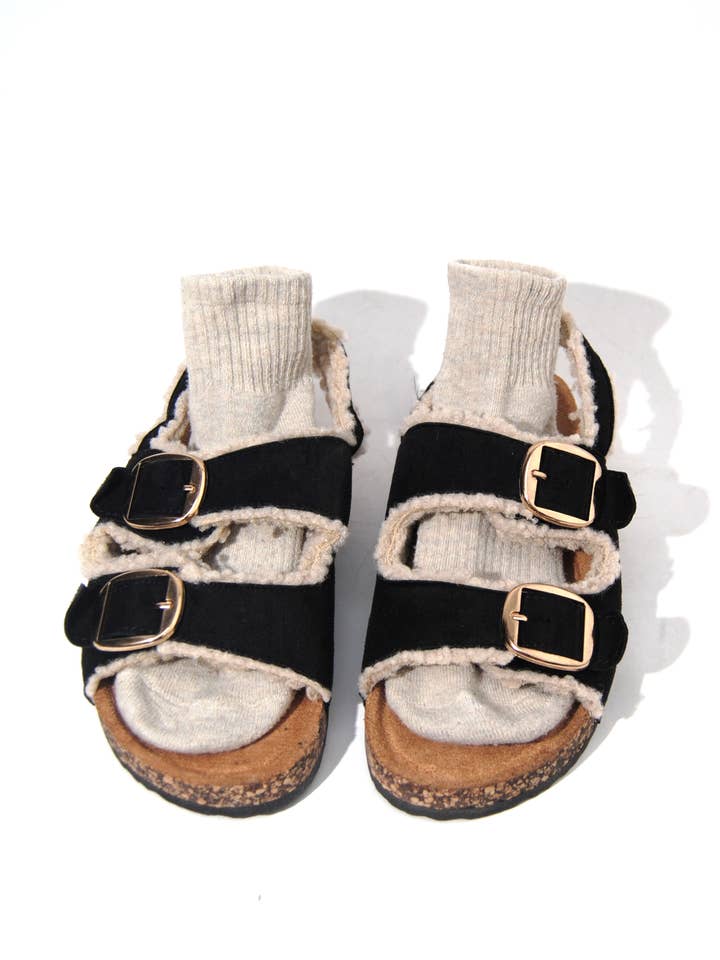 Mulesandaler med träskosula, platt sula, fuskpäls och spänne för wholesale av Azarayah