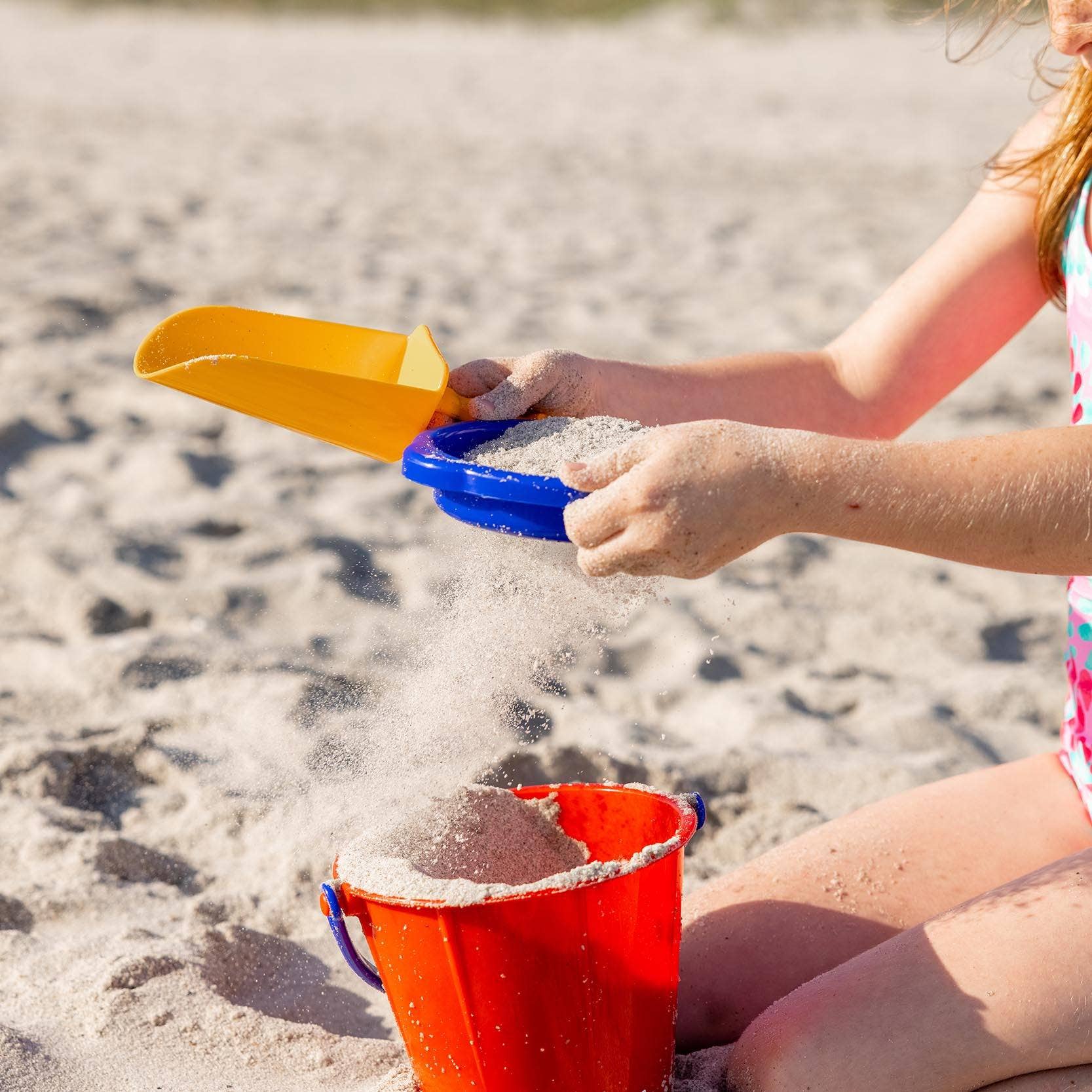HABA USA - Vente Jouet de plage/piscine - Enfant et bébé - Tamis à sable petit (couleurs assorties)10