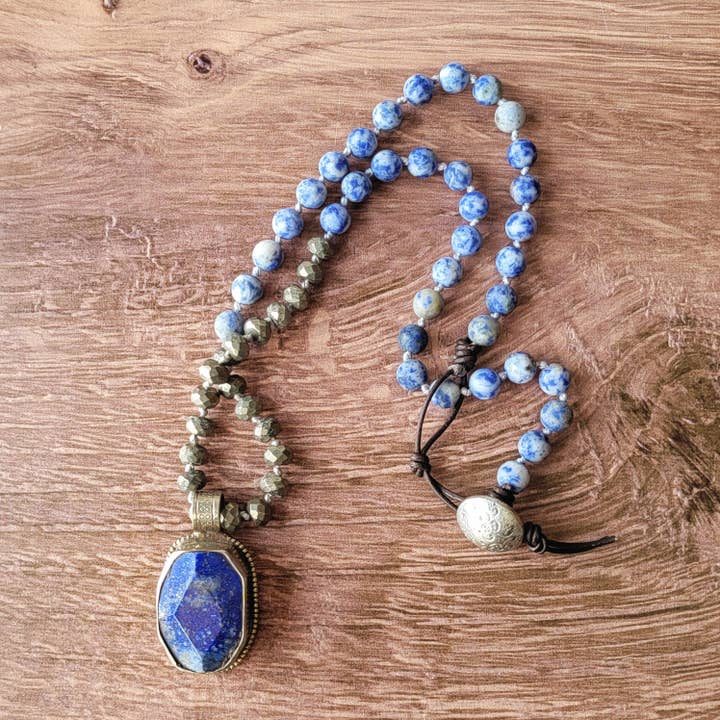 ZINC Designs - Wholesale Pendant/Charm Necklace - Lapis Tibetan Silver Pendant Beaded Necklace