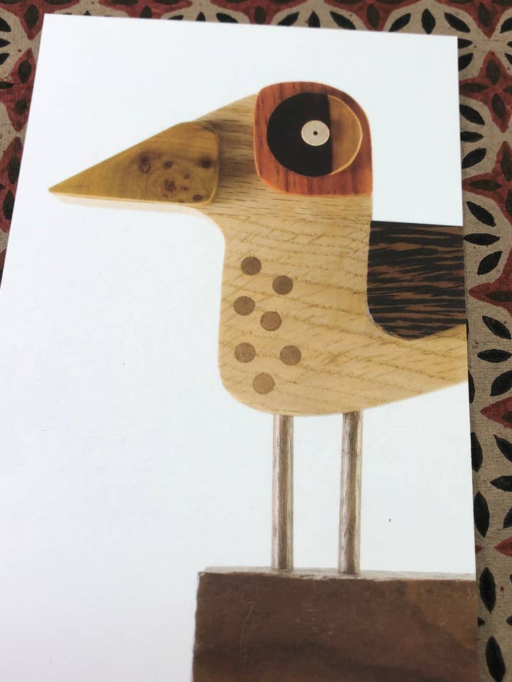 Cartolina con scultura di uccelli per la vendita all'ingrosso da parte di Bunny with a Toolbelt