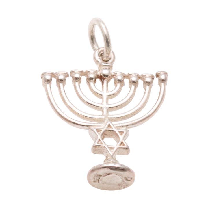 Pendentif Hanoukkiah Hanoukka Menorah en argent sterling en forme d'étoile de D. pour la vente par Bareket Fine Jewelry