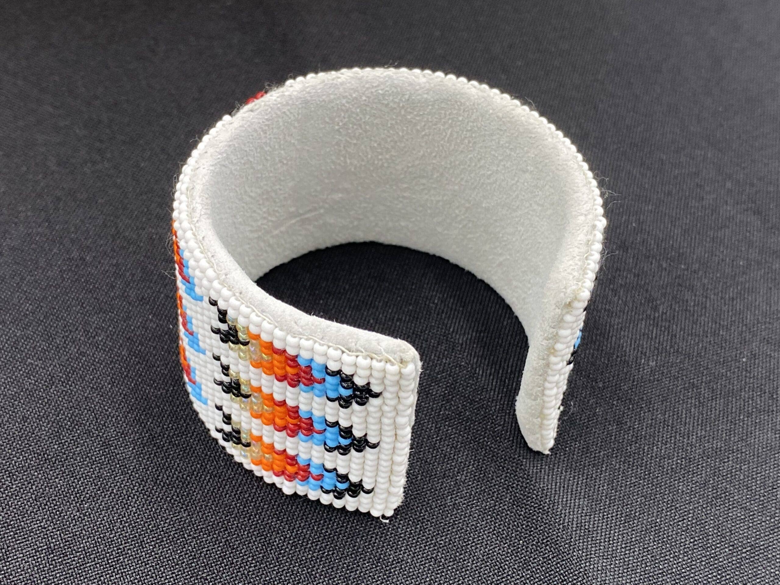 BEADS CORNER – Conjunto de joias por atacado – Conjunto de Joias Artesanais com Contas Colar Branco Vermelho Brincos Pulseira (Pata de Urso Vermelha)9