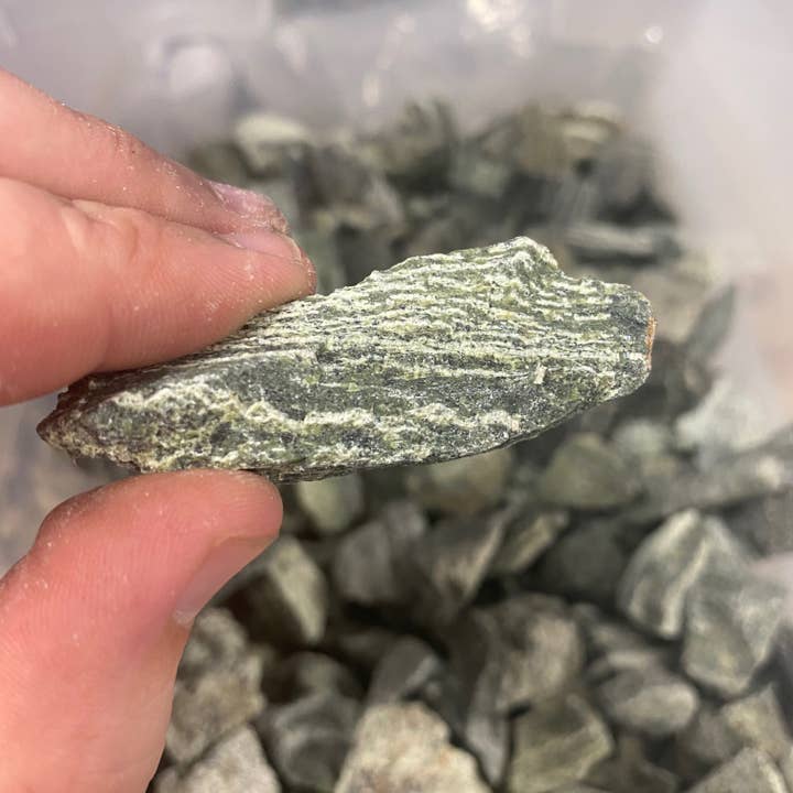 Moon Mountain Gems – wholesale Andlig sten/kristall – 1 lb Serpentine Rough - Andlig sten2
