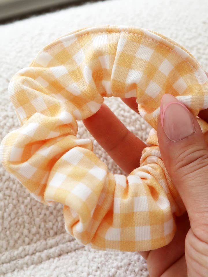 Chouchou à cheveux en coton biologique - Yellow Gingham pour la vente par Freon Collective