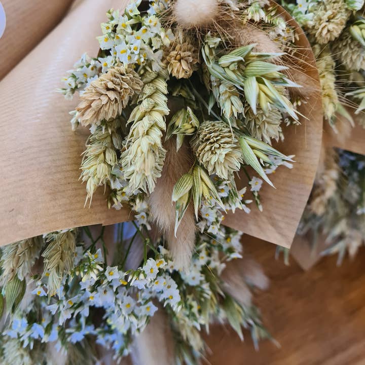 Flower La Vita Limited - Wholesale Dried/Pressed Flowers - Natural dried flower mini bunches