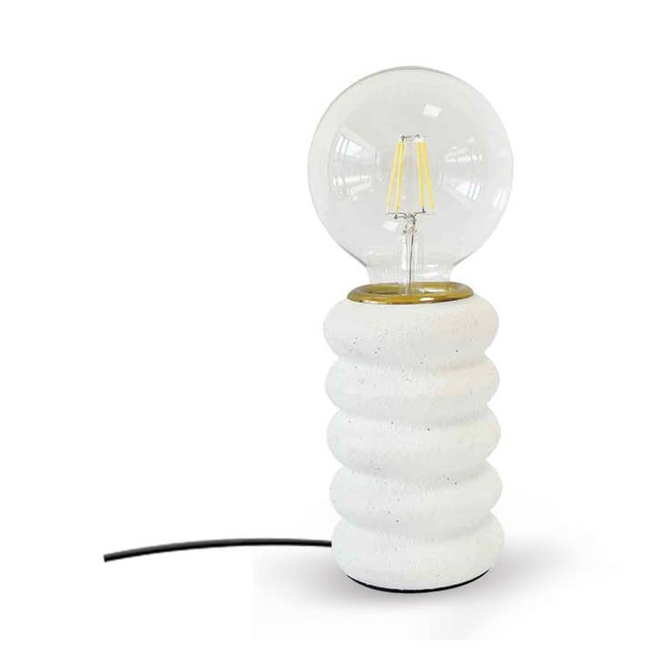Lampe base douceur texturée blanche D8 H13cm pour la vente par Opjet Paris