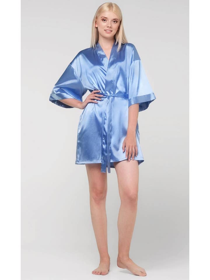 Luftig Blå LM Brands Airy Blue Satin Kimono Kort Klänning LM9060-Airy Blue för wholesale på Faire