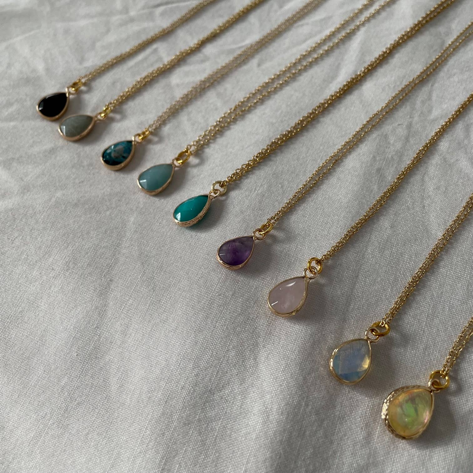 Roshni Desai & Things – wholesale Pendant/charm necklace – Drop Pendant Necklace Dainty Drop Minimalistic Necklace Dain1