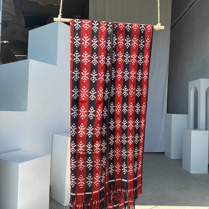 Office Objets - Wholesale Coverlet - Ikat, traditional Indonesian fabric from the island of Savu (Timor) red and black 2m25x7540