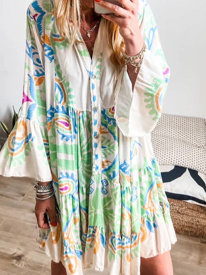 Groene mini-soepelvallende jurk met boho-lagen en etnische print voor wholesale door Kristine Leah