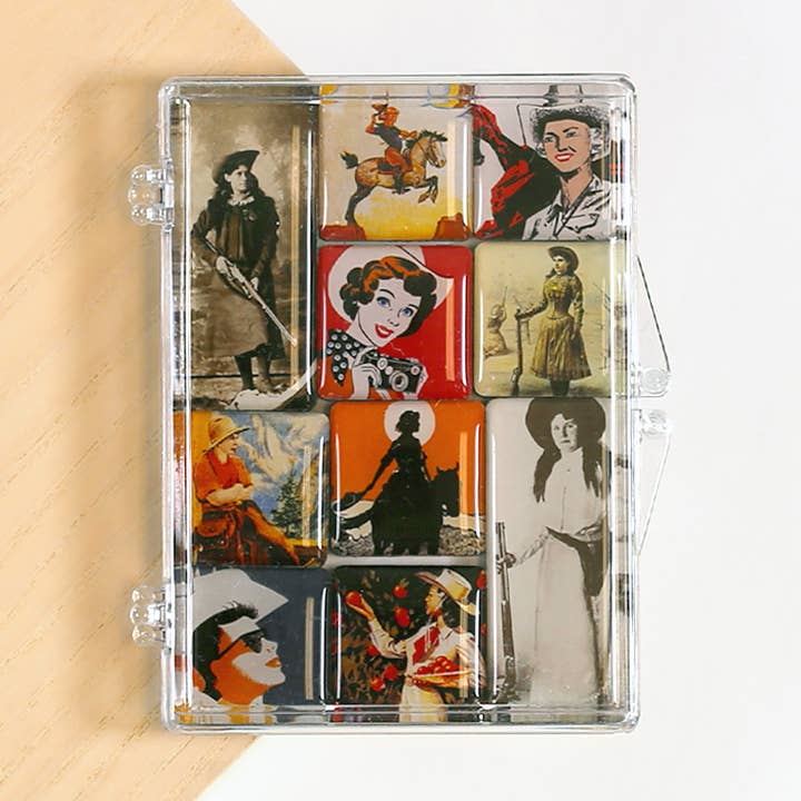 Lucy Lu Designs – Großhandel Magnete – Vintage Cowgirl Pferd Lasso Retro Annie Oakley Mighty Magnet0