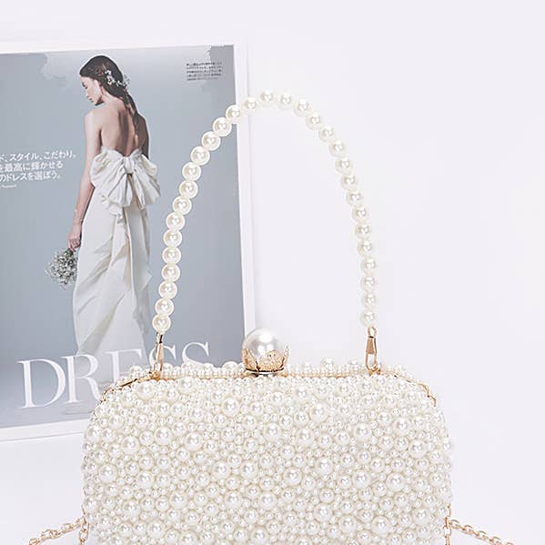 Pochette de luxe perlée de perles pour la vente par Oblige by G