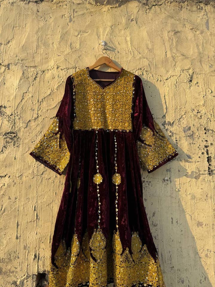 Broderi Stamme Baluchi Kjole Afghansk Kjole Unik Kjole for engroshandel hos bhavnas boutique