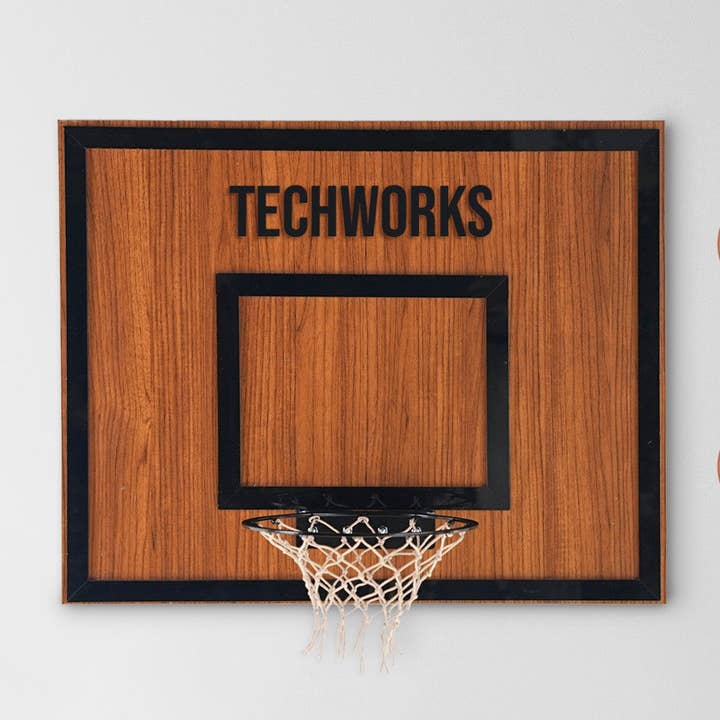 Personalisering Træ Enkelt Bøjle | Valnød for engroshandel hos Archtwain