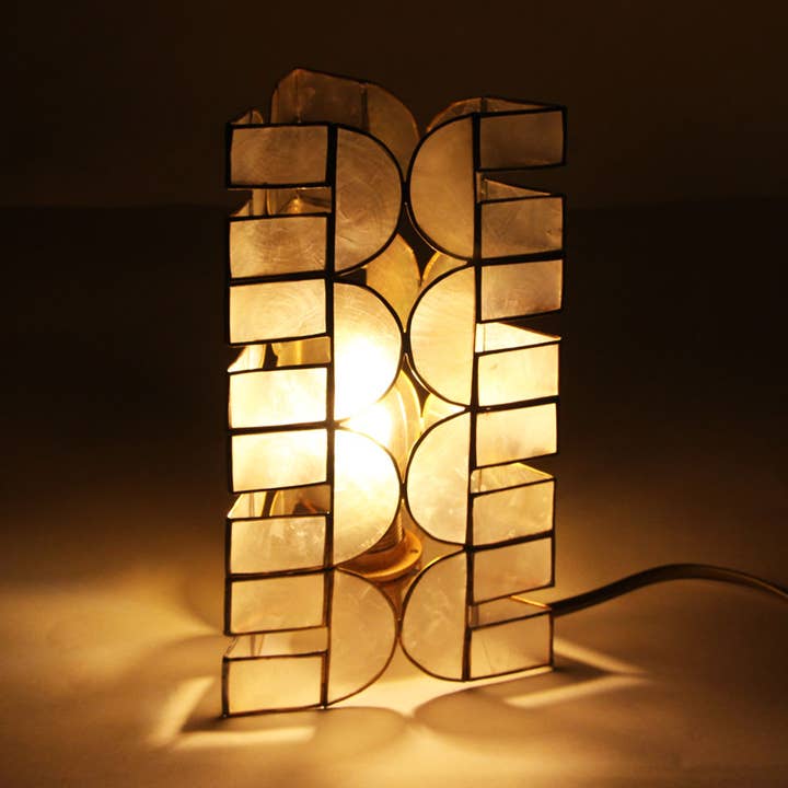 Lámpara de mesa geométrica de nácar y bronce dorado para venta al por mayor de Ithemba